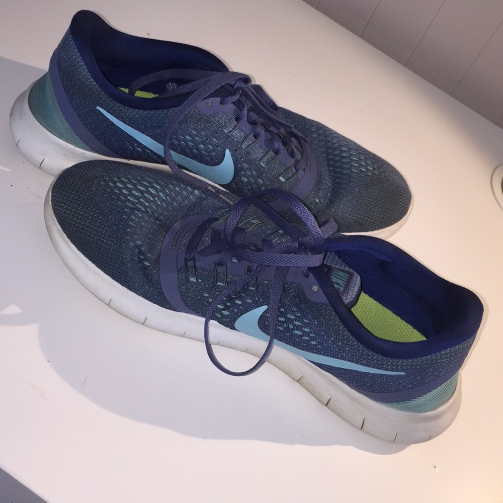Nike tennis shoes